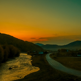 Алтай. Река Ануй на закате.
